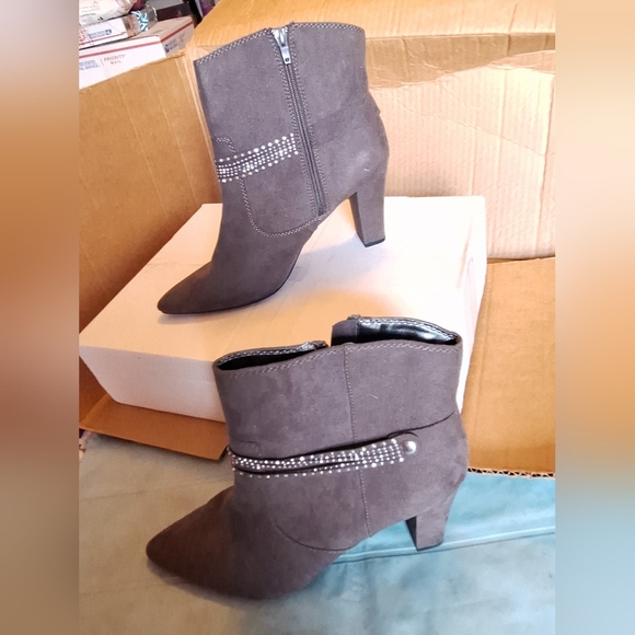Size 11 M Ankle Boots - Picture 2 of 8